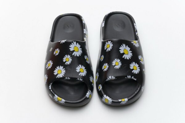 FB6348-16 adidas Yeezy Slide - Image 5