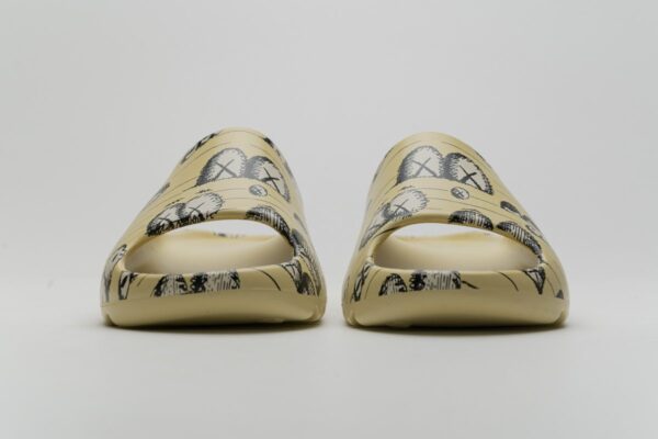 FW6344-4 adidas Yeezy Slide - Image 4