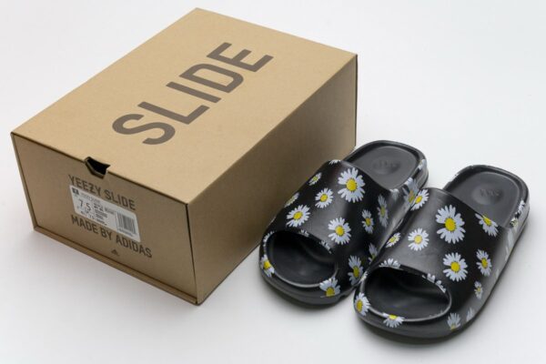 FB6348-16 adidas Yeezy Slide - Image 3