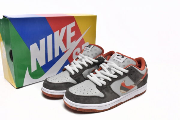 Crushed D.C x Nike SB Dunk Low Pro - Image 6