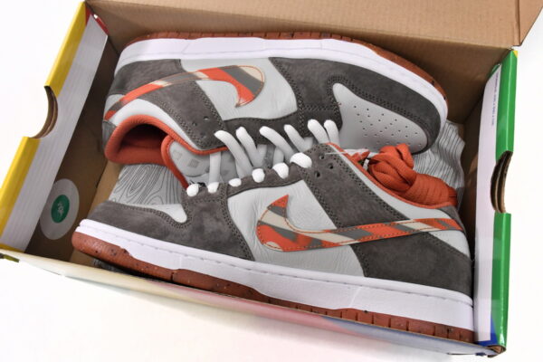 Crushed D.C x Nike SB Dunk Low Pro - Image 2
